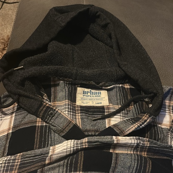 Urban pipeline flannel w/ hood - Picture 3 of 4